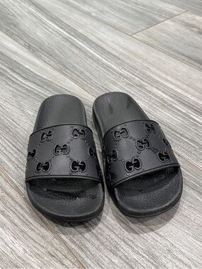 Gucci Pursuit GG Slide Sandals